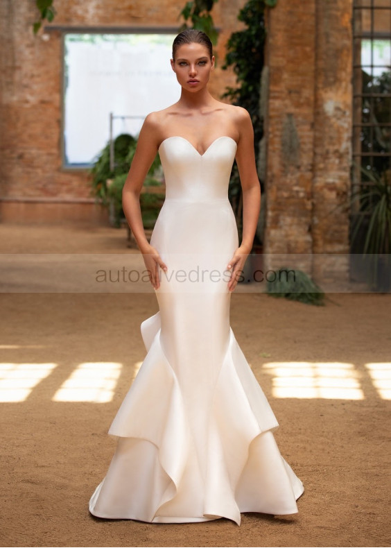 Strapless Sweetheart Neck Ivory Satin Ruffle Wedding Dress